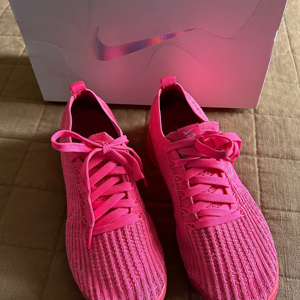 Nike Women's Pink Sneakers - Picture 2 of 4